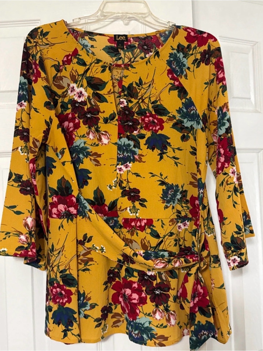 Lee vibrant yellow with floral print 3/4 sleeve blouse Size US XL.